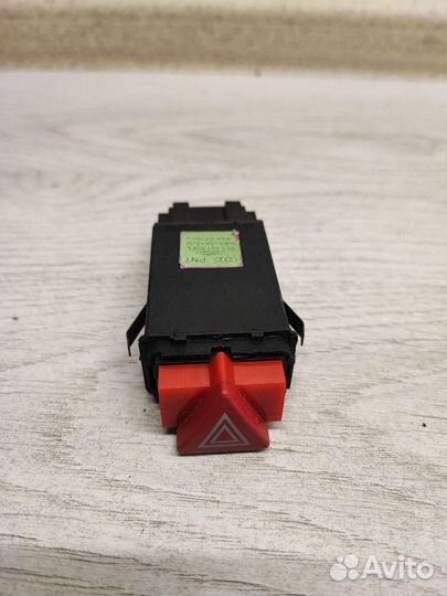 Кнопка аварийки на Audi A3(L8) 8L0941509L