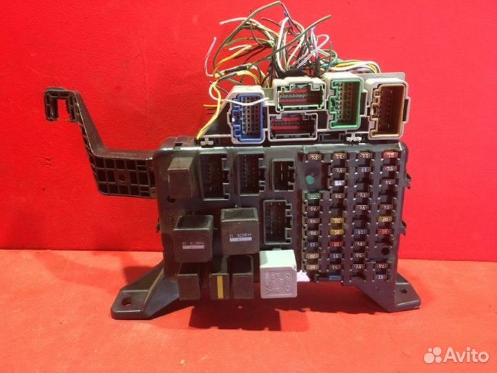 Блок предохранителей в салон Ford Mondeo 3 cgba