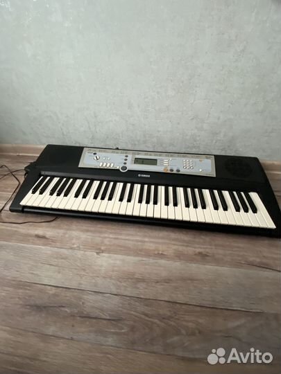 Синтезатор Yamaha psr e203
