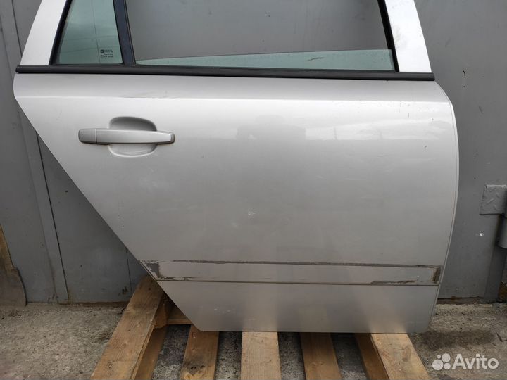 Дверь задняя правая на Opel Astra H Универсал Z157