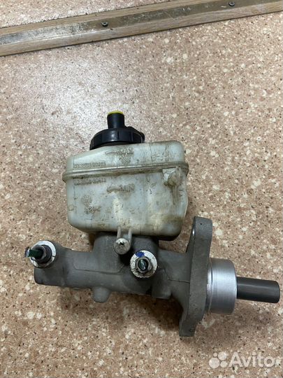 Главный тормозной цилиндр Renault Logan 1