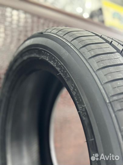 Kinforest KF-550 245/45 R17 99W