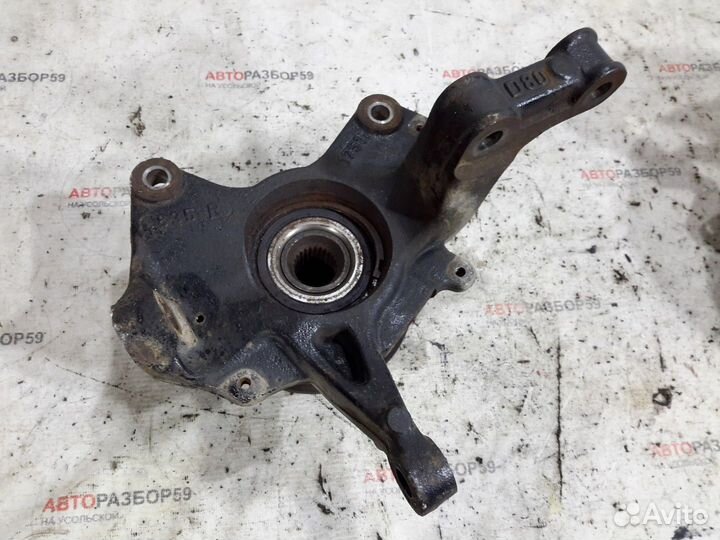 Кулак передний правый Renault Fluence