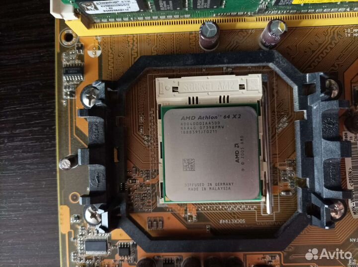 Материнская плата с процессором и памятью