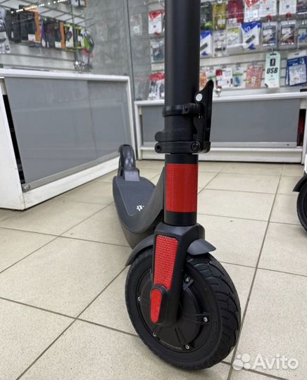 Электросамокат складывается