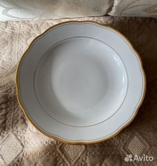 Тарелки глубокие 18 шт и супница гдр