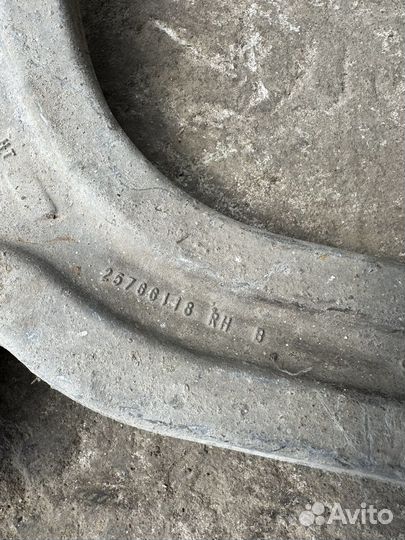 Cadillac srx задний рычаг