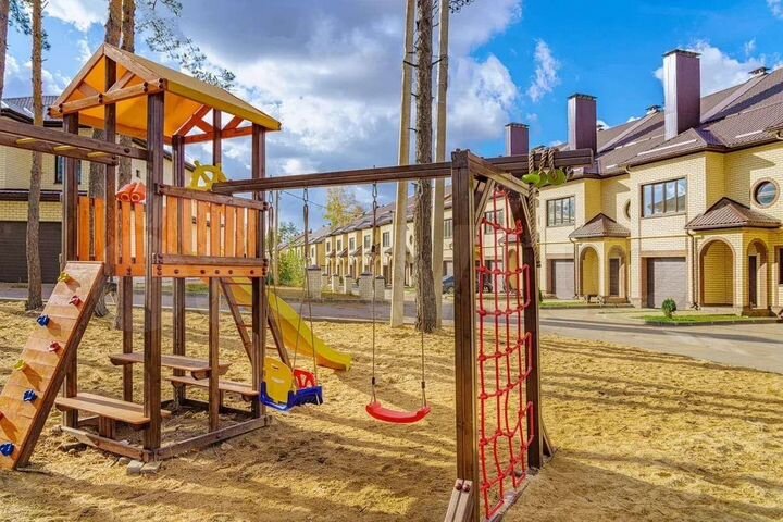 Таунхаус 220 м² на участке 4 сот.