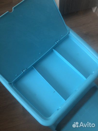 Стул и стол пластишка