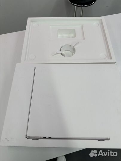 Коробка от Macboo Air 15 М2