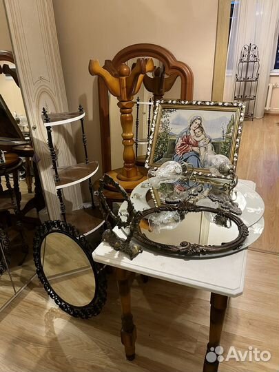 Стол, подставка под цветы, зеркало