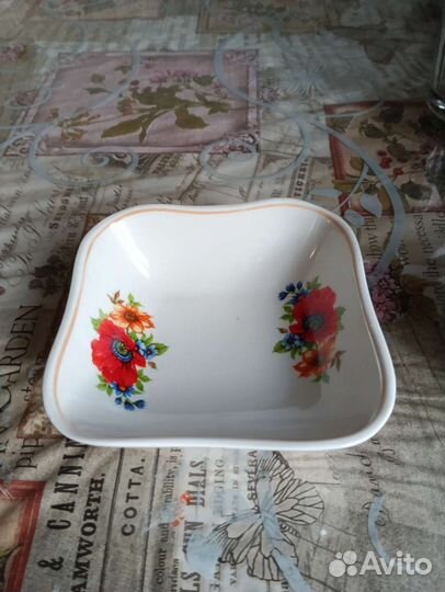 Чайник, сахарница и молочник