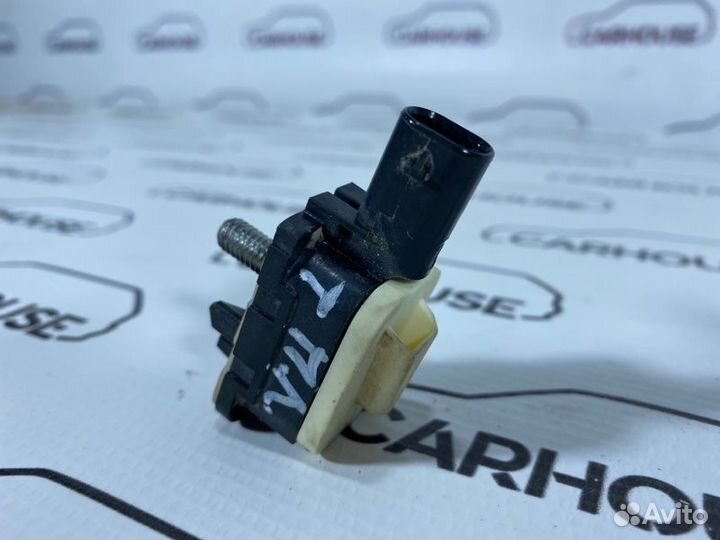 Датчик удара передний левый Volkswagen Touareg NF