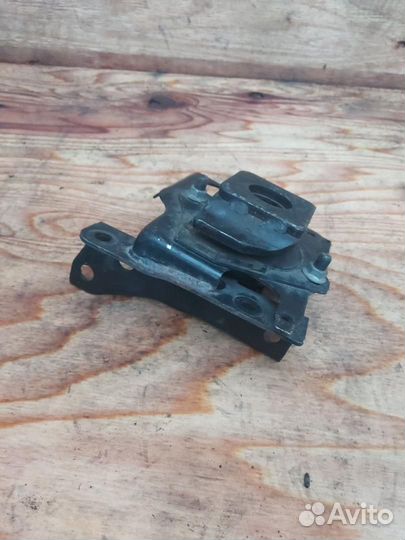 Подушка крепления двигателя левая Toyota Prius 2