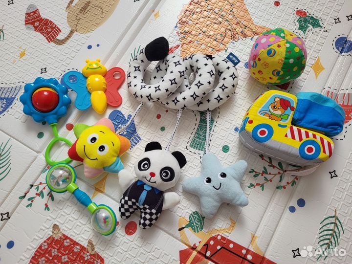 Кресло качалка, коврик развивающий, пакет игрушек