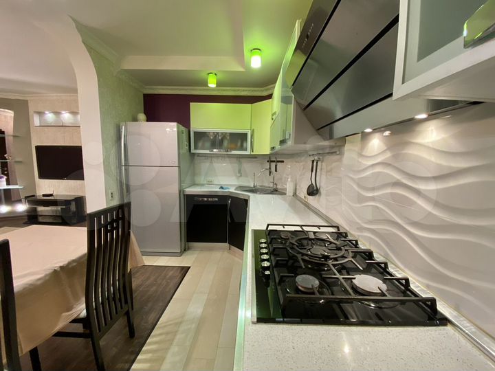 3-к. квартира, 87 м², 2/10 эт.