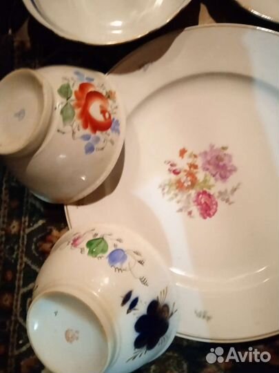 Посуда в коробках чашки блюдца тарелки