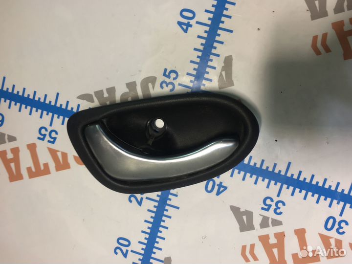 Ниссан Примьера Ручка внутренняя задней двери Лев