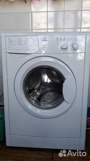 Стиральная машина Indesit узкая