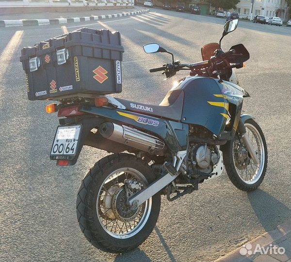 Suzuki DR 800