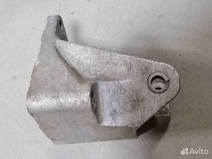 Кронштейн насос гур Nissan Almera Classic B10 2010