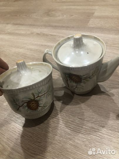 Заварочный чайник и сахарница