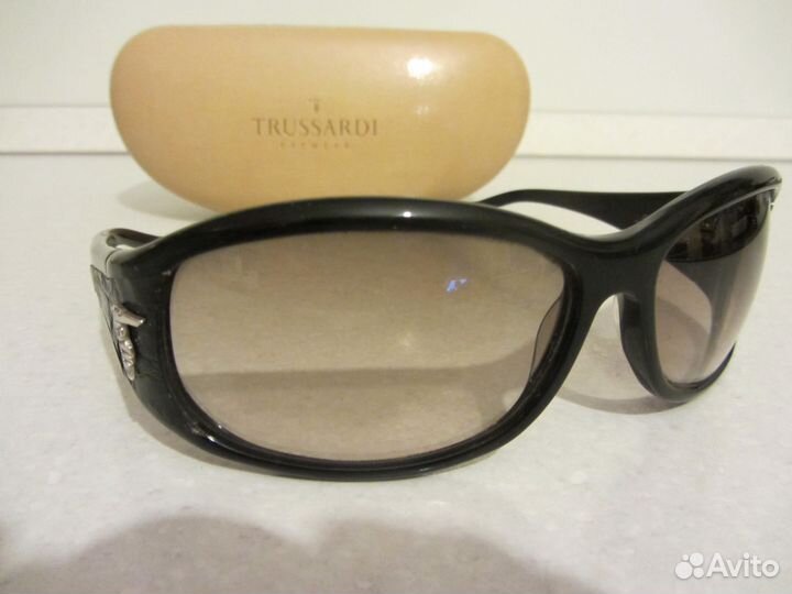 Очки Trussardi