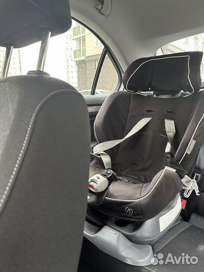 Японское автомобильное кресло carmate 9-25 кг