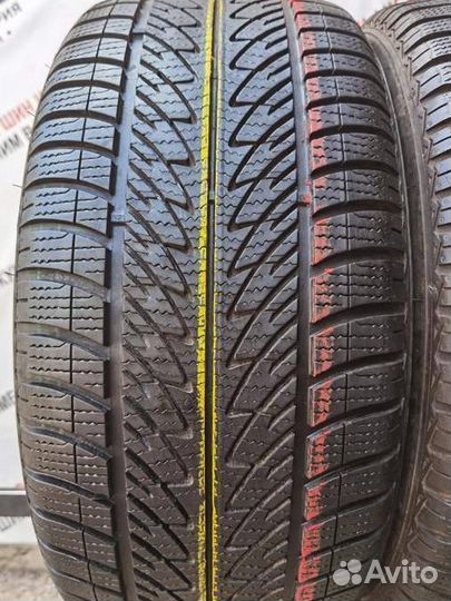 Goodyear UltraGrip 245/45 R17 99V