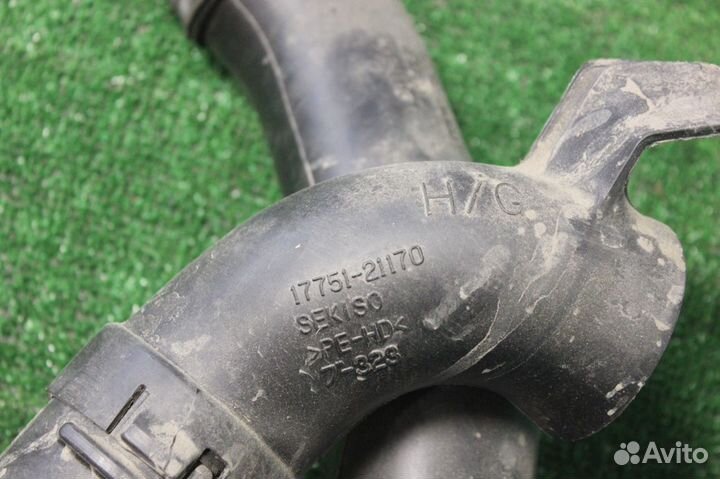 Патрубок воздушного фильтра Toyota Auris NZE151