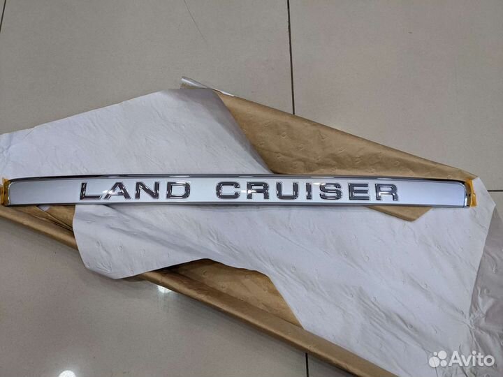 Молдинг крышки багажника land cruiser 100 серебро