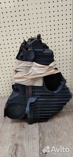 Корпус воздушного фильтра Volkswagen Touareg