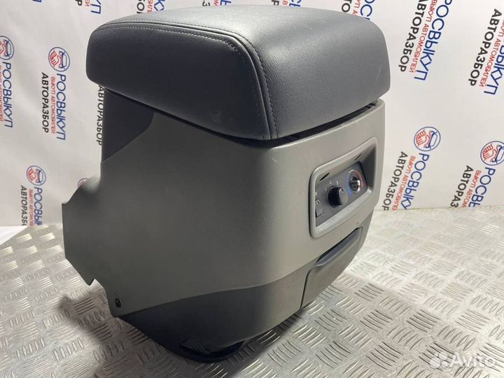 Подлокотник Mitsubishi Pajero 3