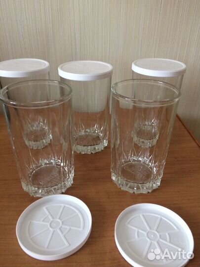 Сковорода,стаканы с крышкой,ручка для сковороды