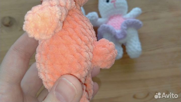 Плюшевый заяц вязаный амигуруми