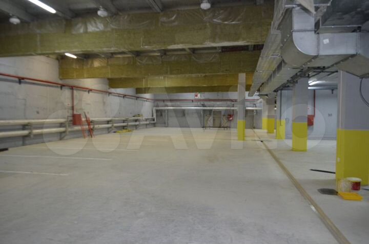 Машиноместо, > 30 м²