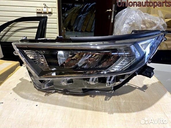 Фара Тойoтa pав 4 (2018-2024)