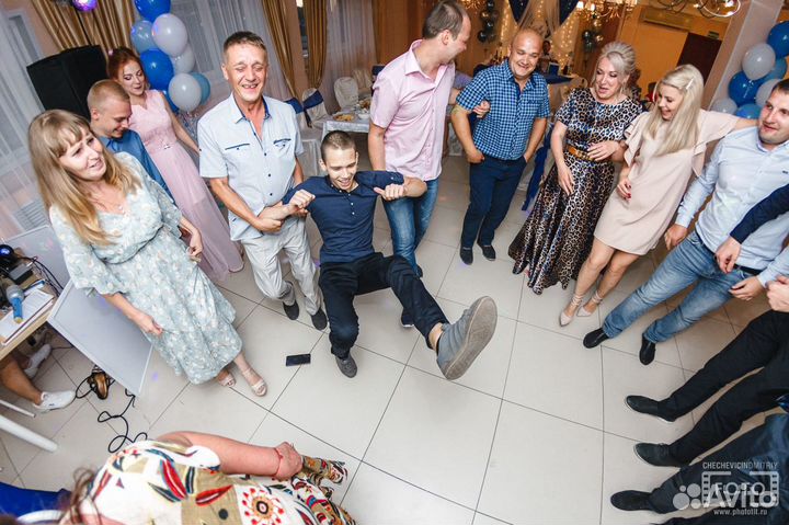 Современная ведущая и ди джей