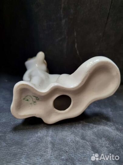 Фарфоровая статуэтка 