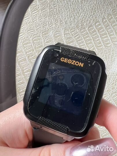 Geozon air. Детские часы-телефон с gps