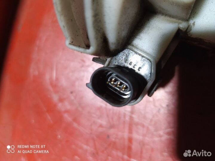 Замок двери передний правый Volkswagen Vento