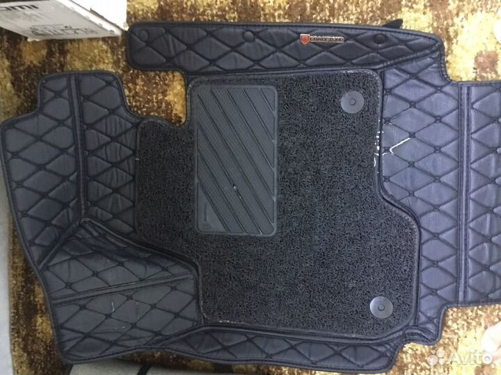 Комплект автомобильных ковриков