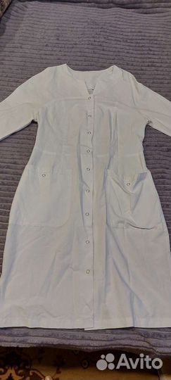 Белый медицинский халат