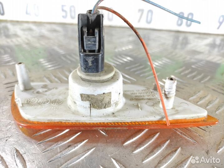 Повторитель в крыло левый Ford Focus 1998-2005