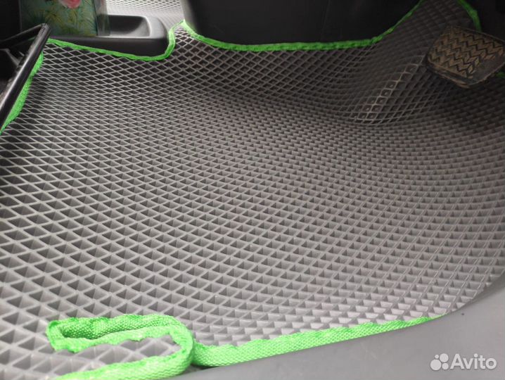 Автомобильные коврики на Toyota Harrier