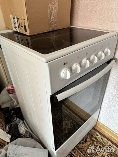 Электрическая плита с духовкой