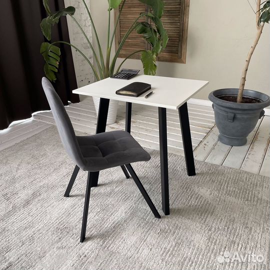 Компьютерный стол Ник 70*60 см. Черные ножки