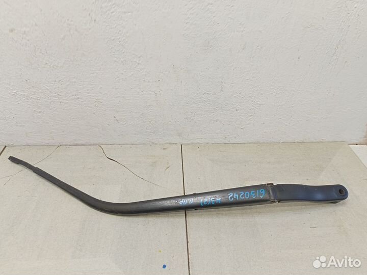 Поводок стеклоочистителя передний