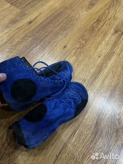 Спортивный инвентарь: перчатки, шлем