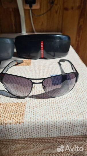 Продаю очки prada